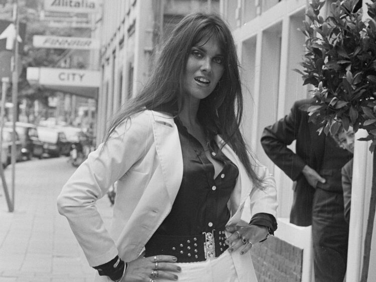 That time horror vixen Caroline Munro recorded with Cream, 1967 - Dangerous Minds - 01 -