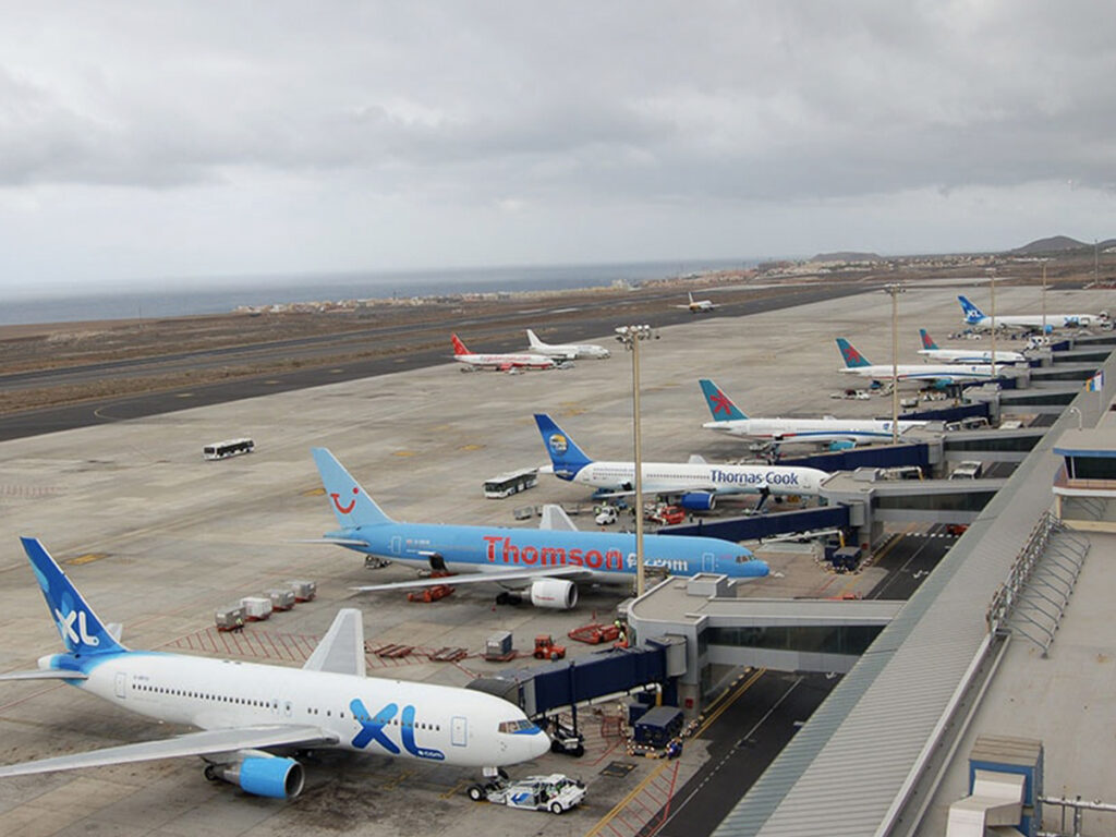 Tenerife Airport - Plane - Aeroplane - Flight