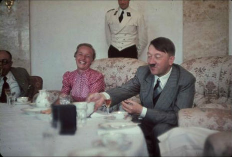 00hitlerdine.jpg