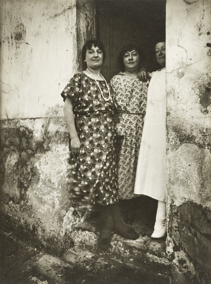 012AtgetThreeProstitutesrueAsselin192425.jpg