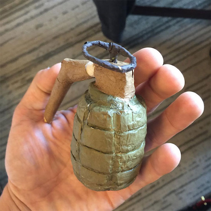 015smokegrenad.jpg