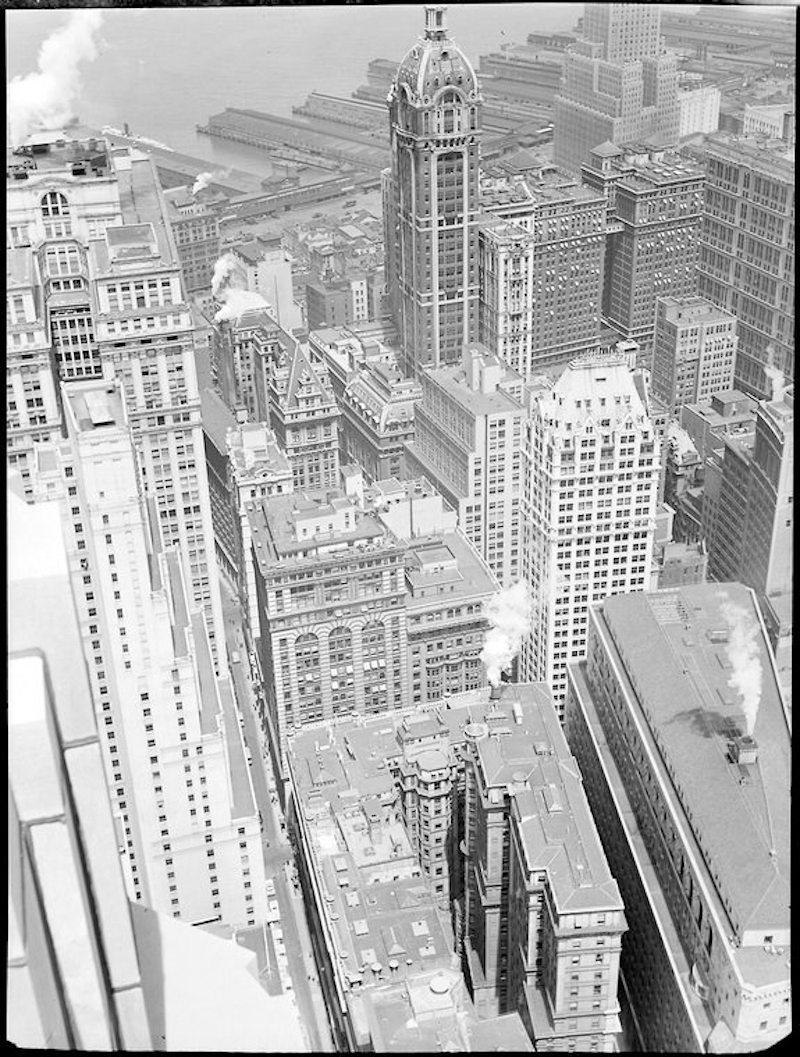 02aFinancialdistrictrooftopinManhattan1938.jpg