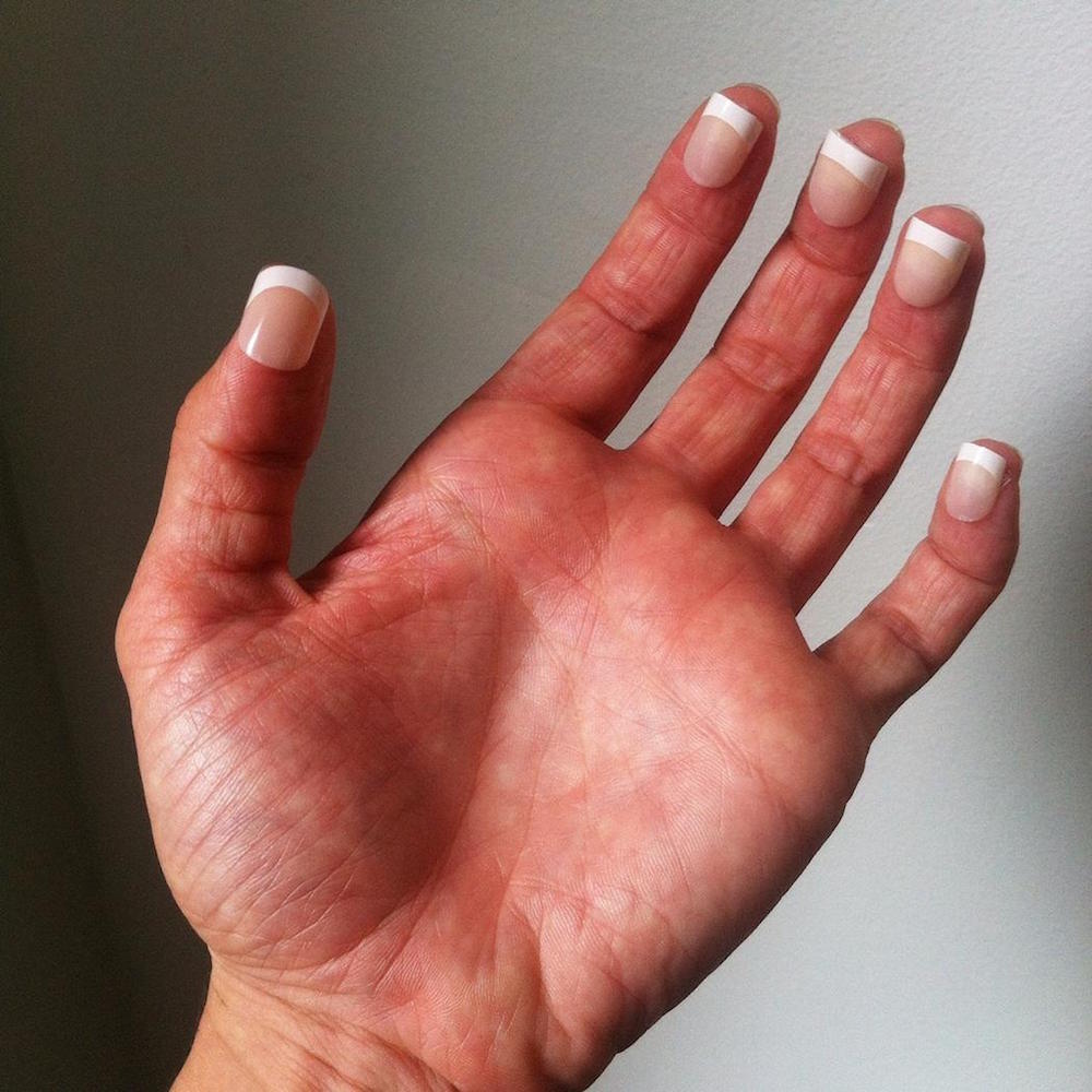 09wennnailhand.jpeg