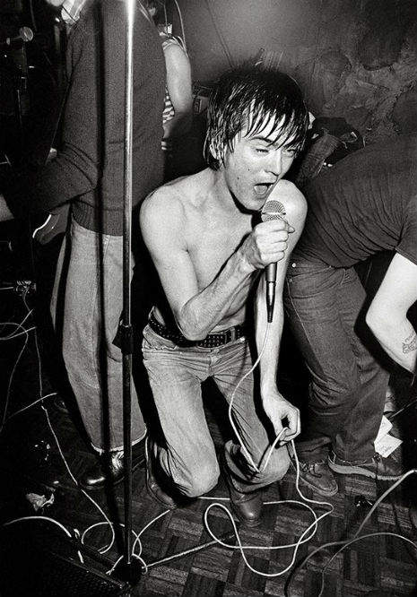 16rarfeargalundertones70s.jpg