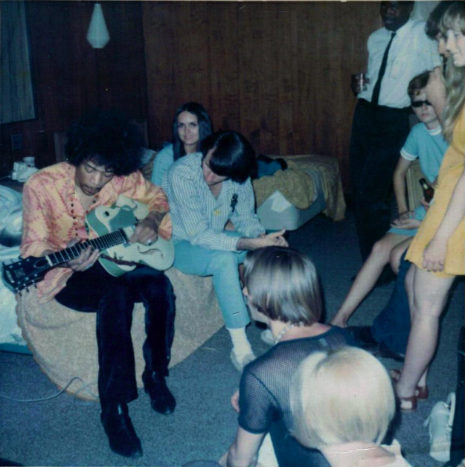jimi_hendrix_jams_with_the_monkees_1967