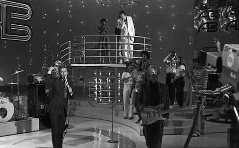 Dick Clark waves everybody up