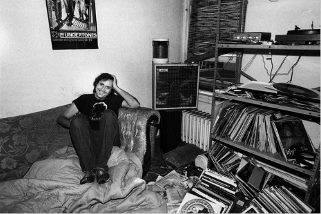 Lester Bangs in Apartment