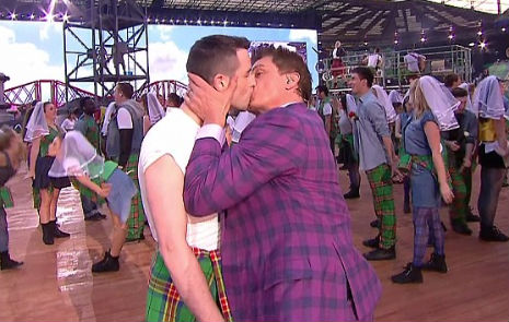 barrowmankiss.jpg