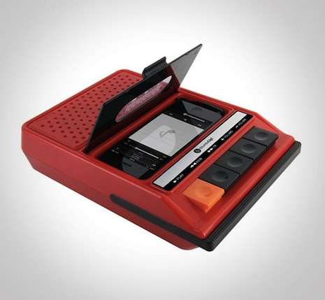 Retro iPhone speaker